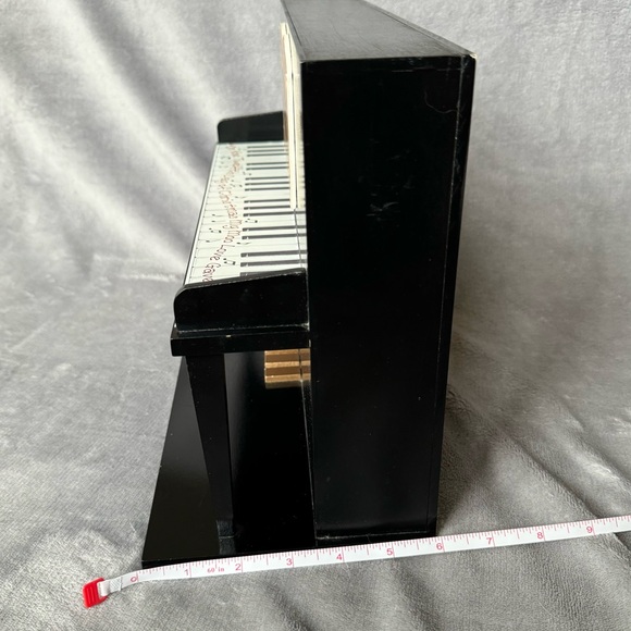 Mary's Moo Moos 1998 The Twelve Moos of Christmas Wood Piano Display Enesco Cow - Picture 7 of 10